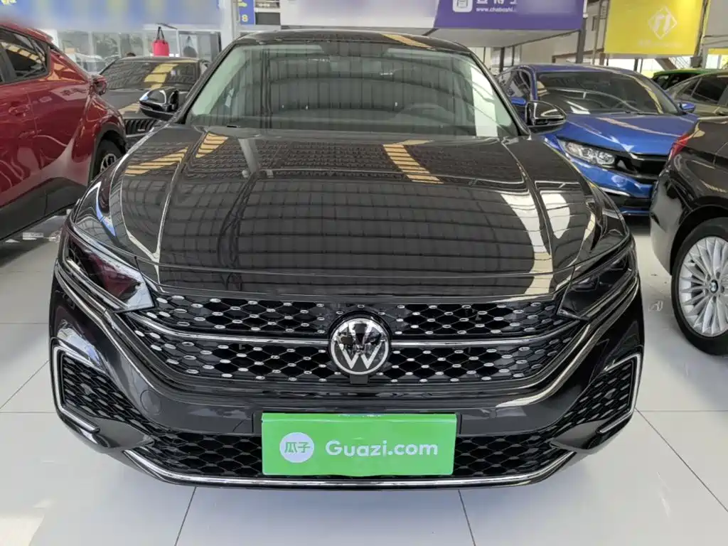 Volkswagen Passat 2025 330TSI Elite