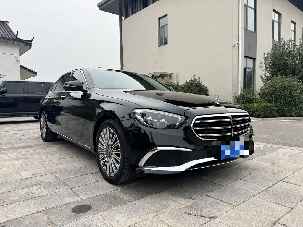 Mercedes-Benz E-Class — миниатюра 3