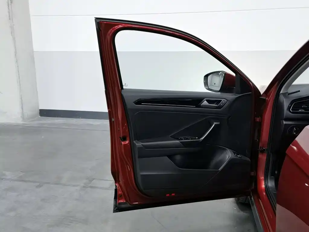 Volkswagen T-Roc — миниатюра 8