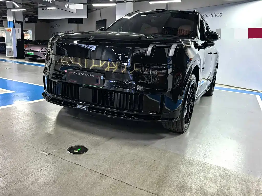Lynk & Co 900
