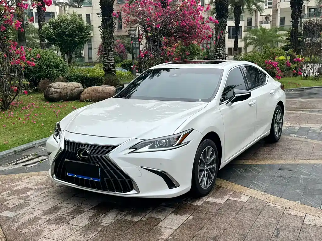 Lexus ES 2024