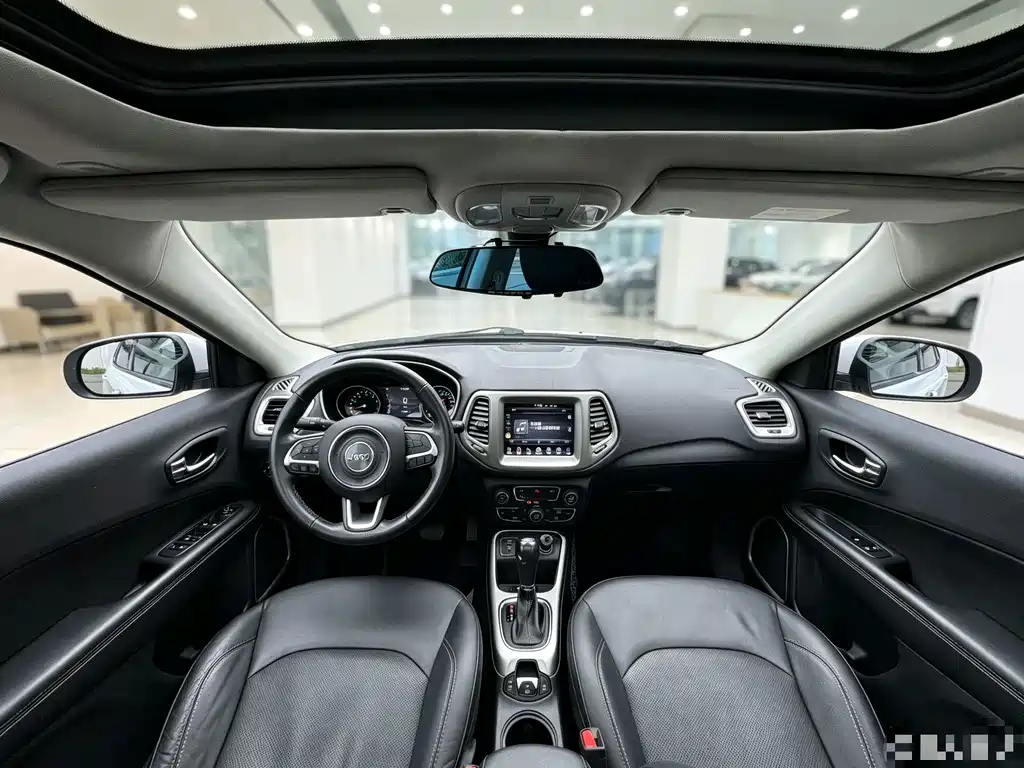 Jeep Compass — миниатюра 7