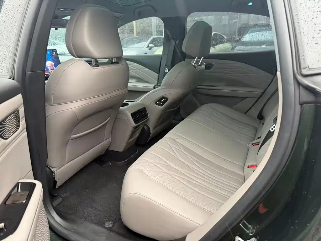 Geely Galaxy Galaxy 8 8 2025 130km EM-i Luxury