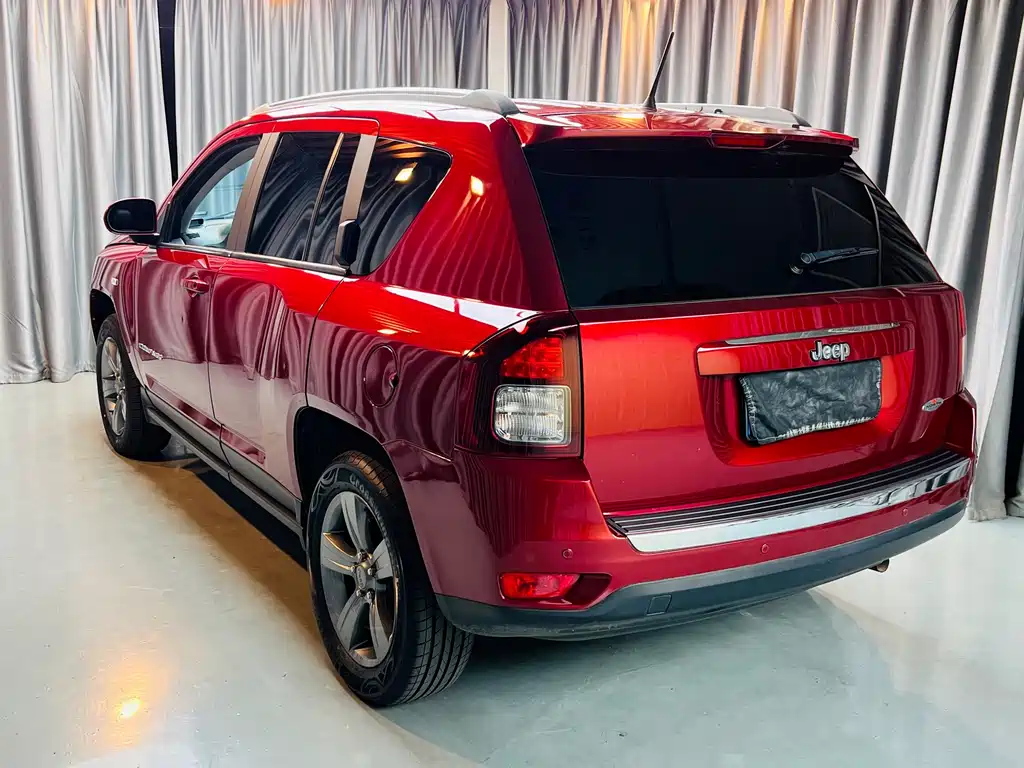 Jeep Compass (Import) — миниатюра 5