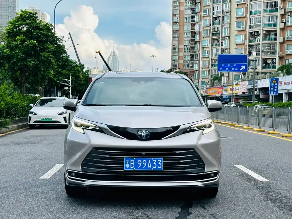 Toyota Sienna 2024 2.5L Luxury