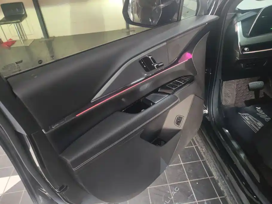 Cadillac XT5 — миниатюра 7