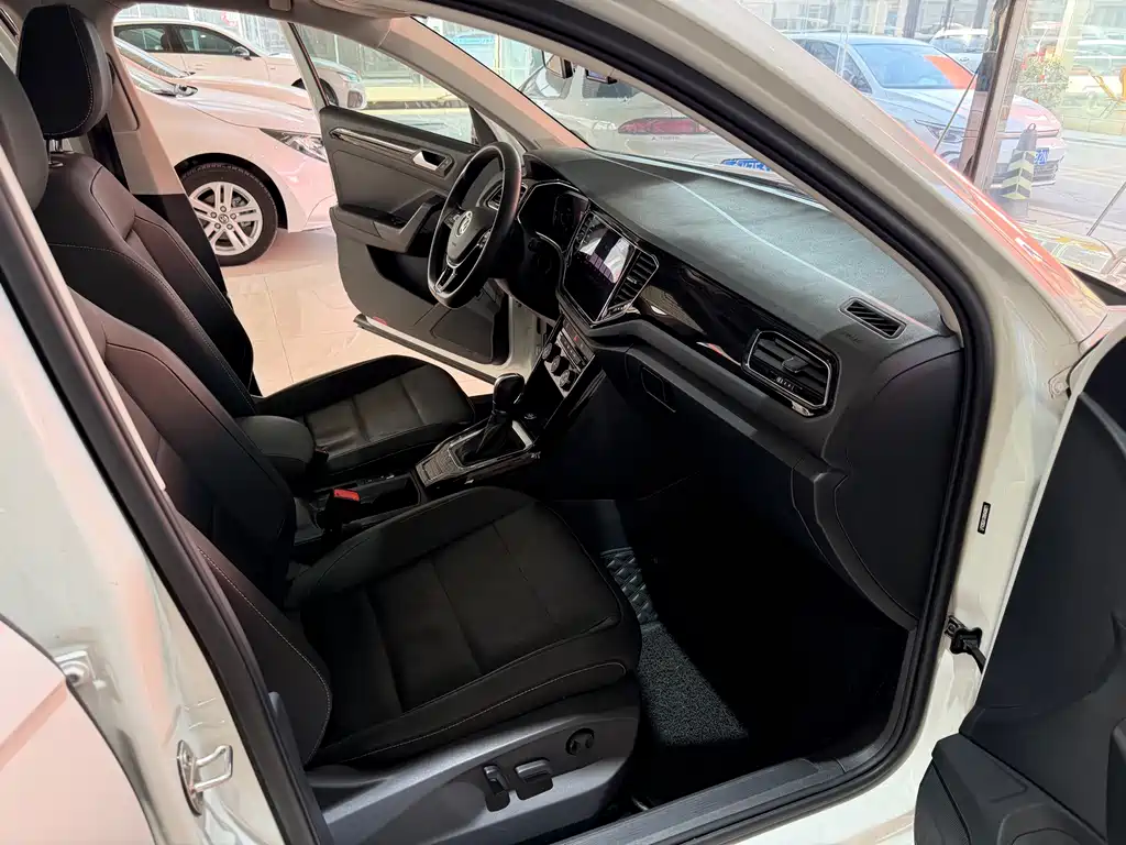 VOLKSWAGEN T ROC EXPLORING SONGS