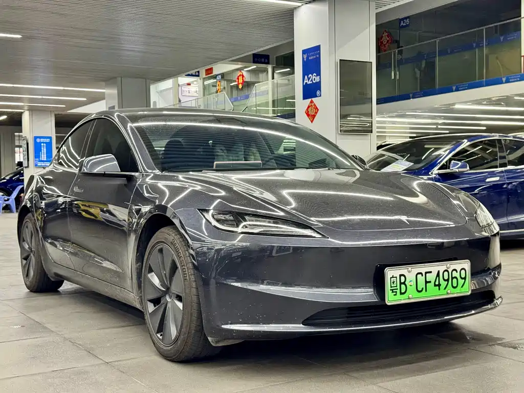 Tesla Model 3 — миниатюра 3