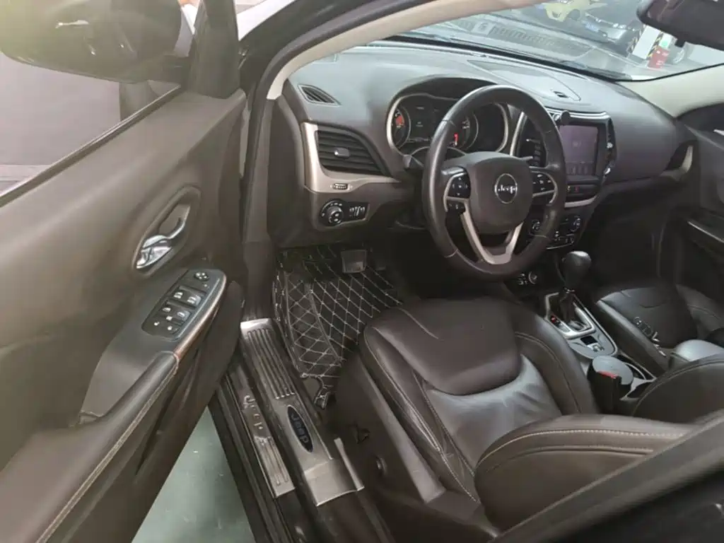Jeep Cherokee — миниатюра 16