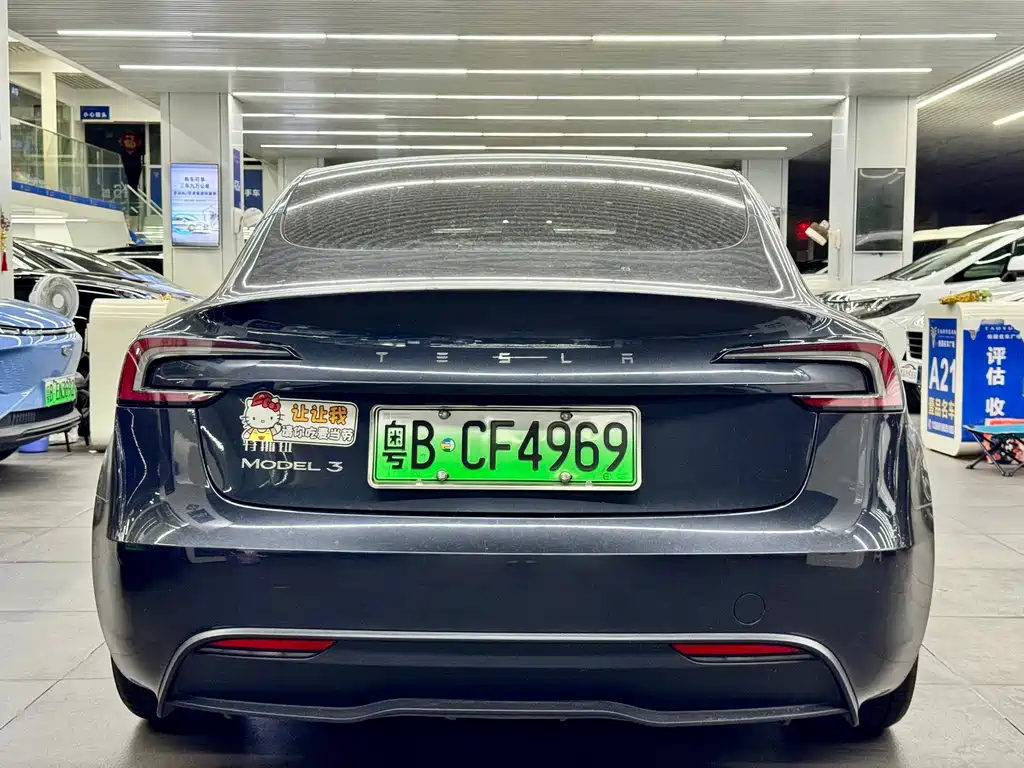 Tesla Model 3 — миниатюра 8
