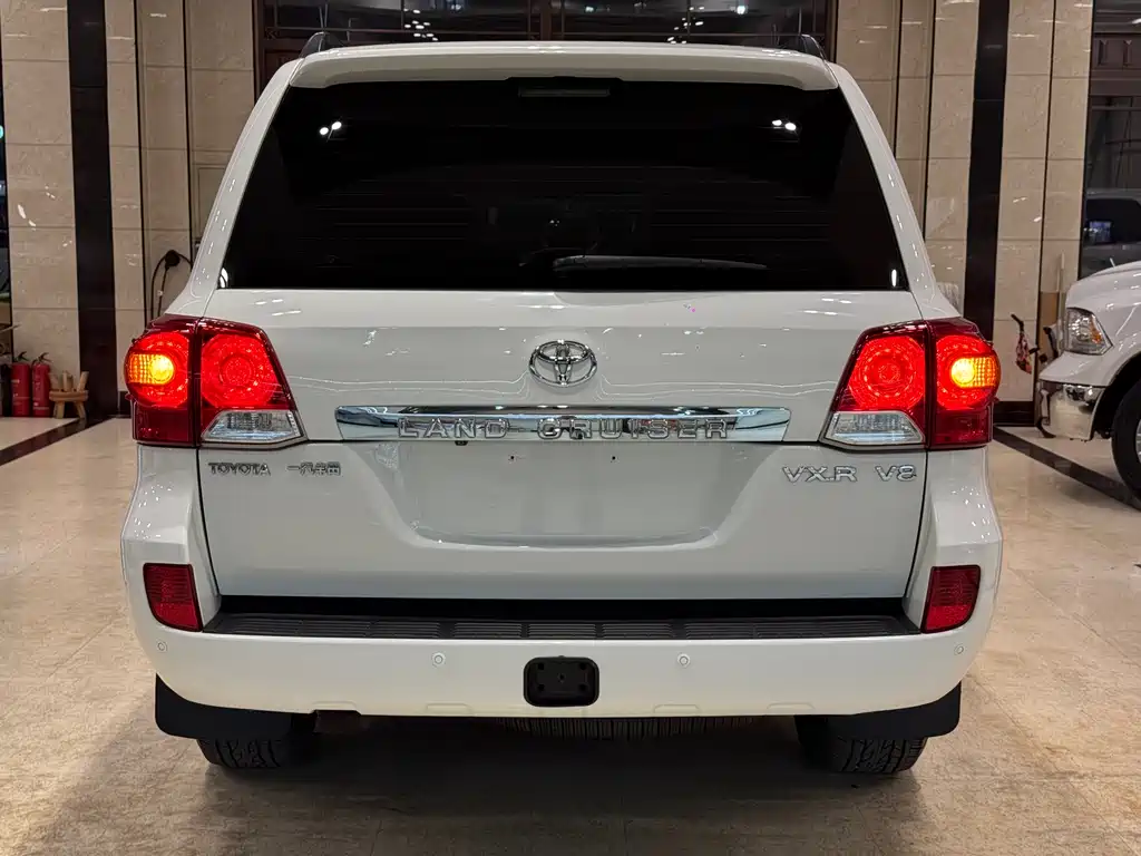 Toyota Land Cruiser 2012 4.6L AT VX-R