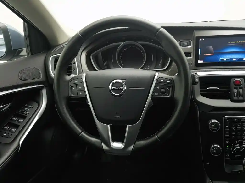 Volvo V40 — миниатюра 11