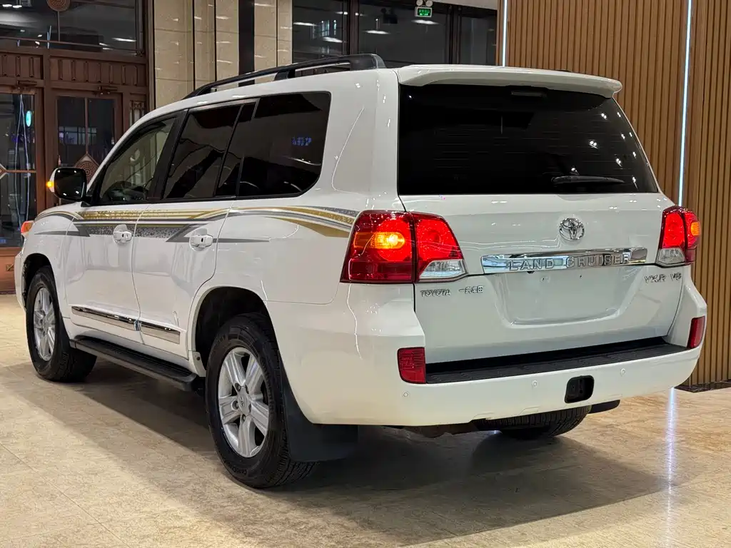Toyota Land Cruiser 2012 4.6L AT VX-R