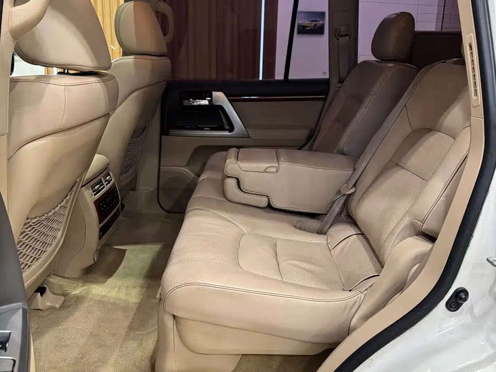 Toyota Land Cruiser 2012 4.6L AT VX-R