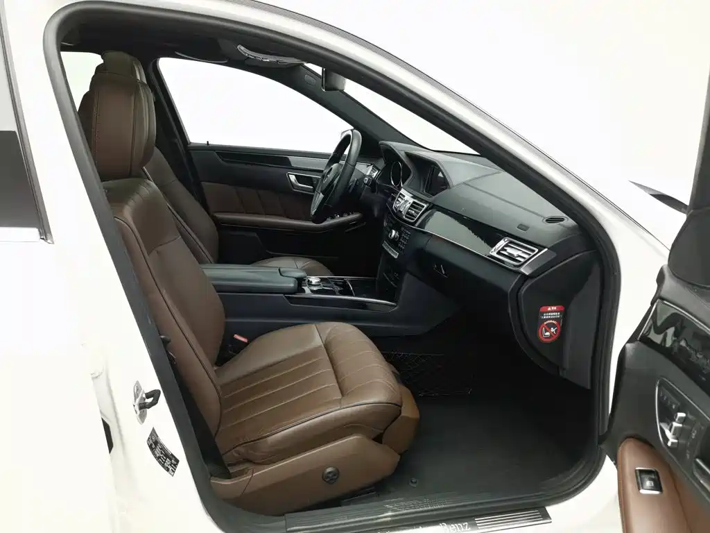 Mercedes-Benz E-Class — миниатюра 23