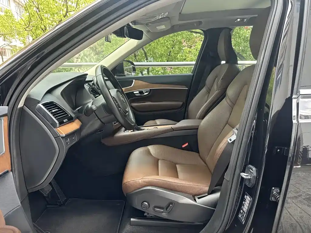 Volvo XC90 — миниатюра 6