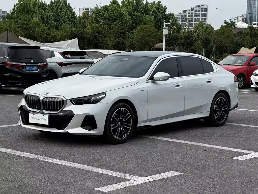 BMW 5 Series 2025