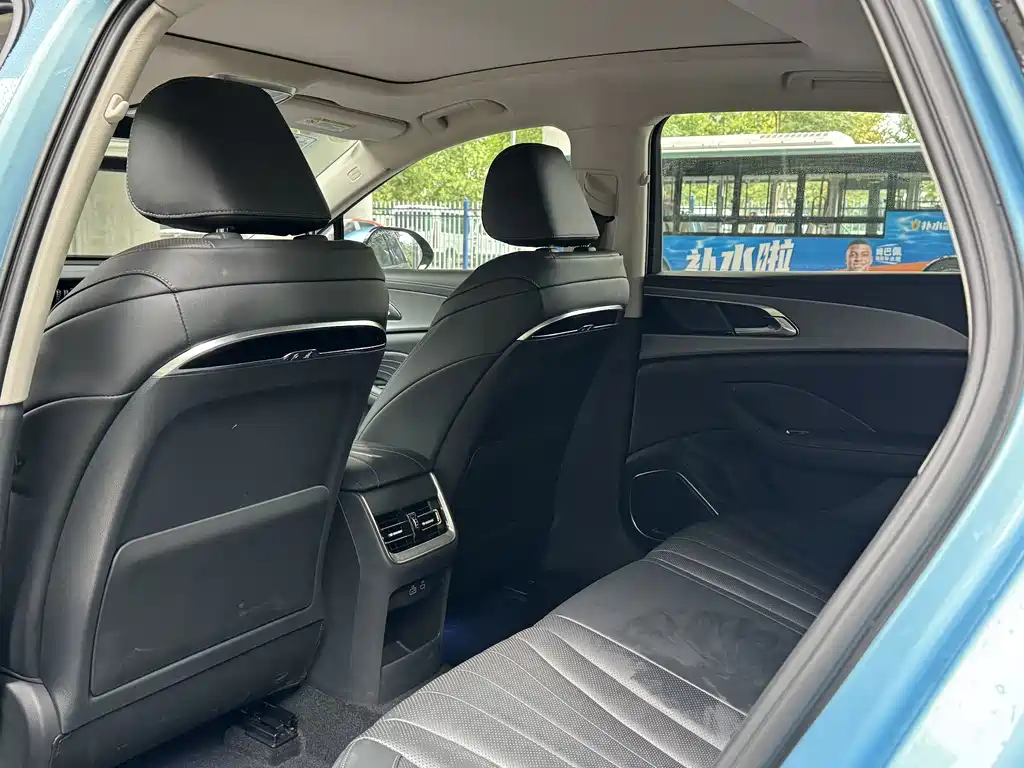 Hongqi Hongqi H5 — миниатюра 11