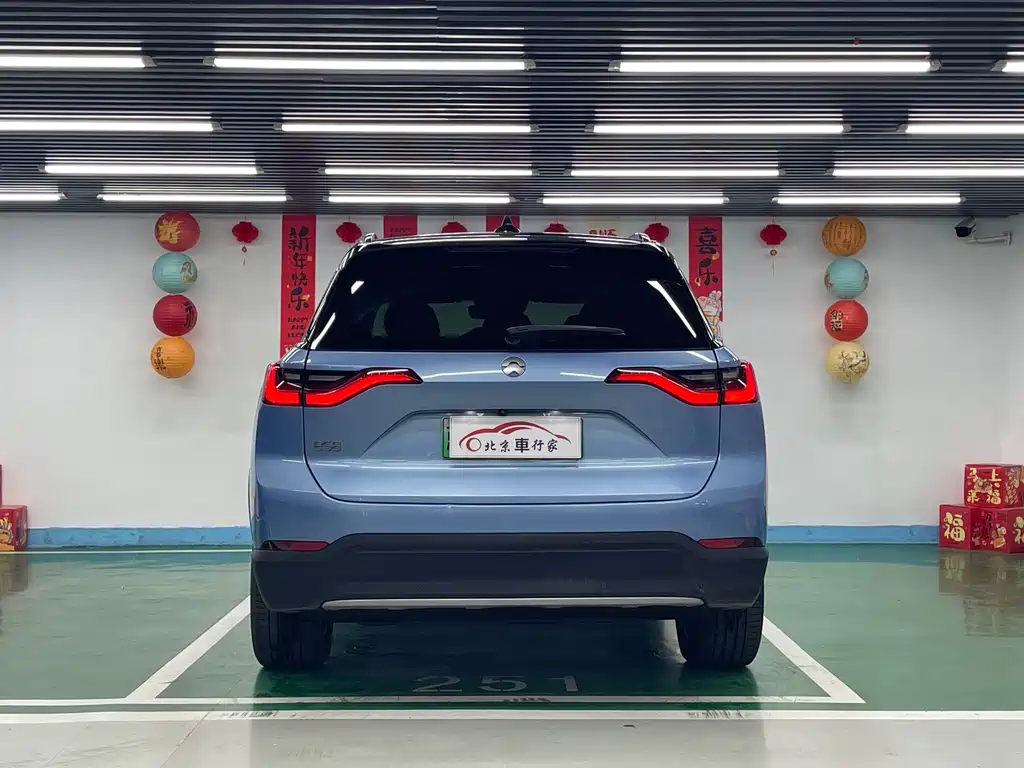NIO ES8 2018 355KM мест