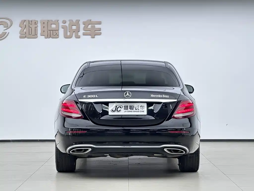 Mercedes-Benz E-Class — миниатюра 7