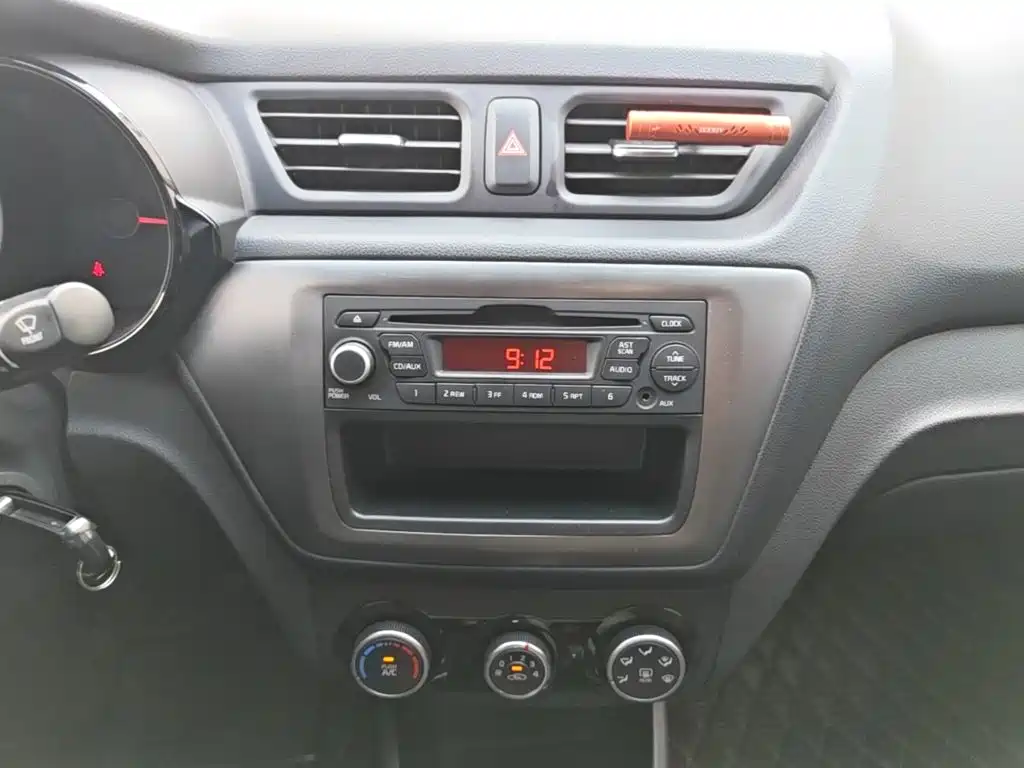 Kia K2 — миниатюра 13