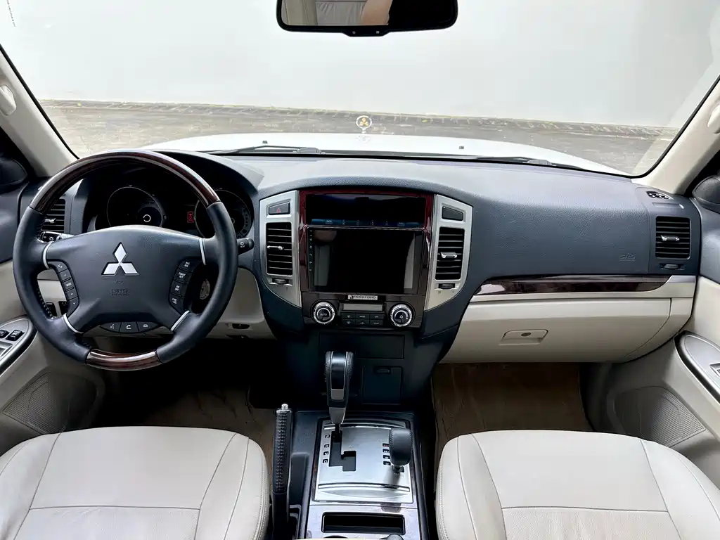 Mitsubishi Pajero (Import) — миниатюра 7
