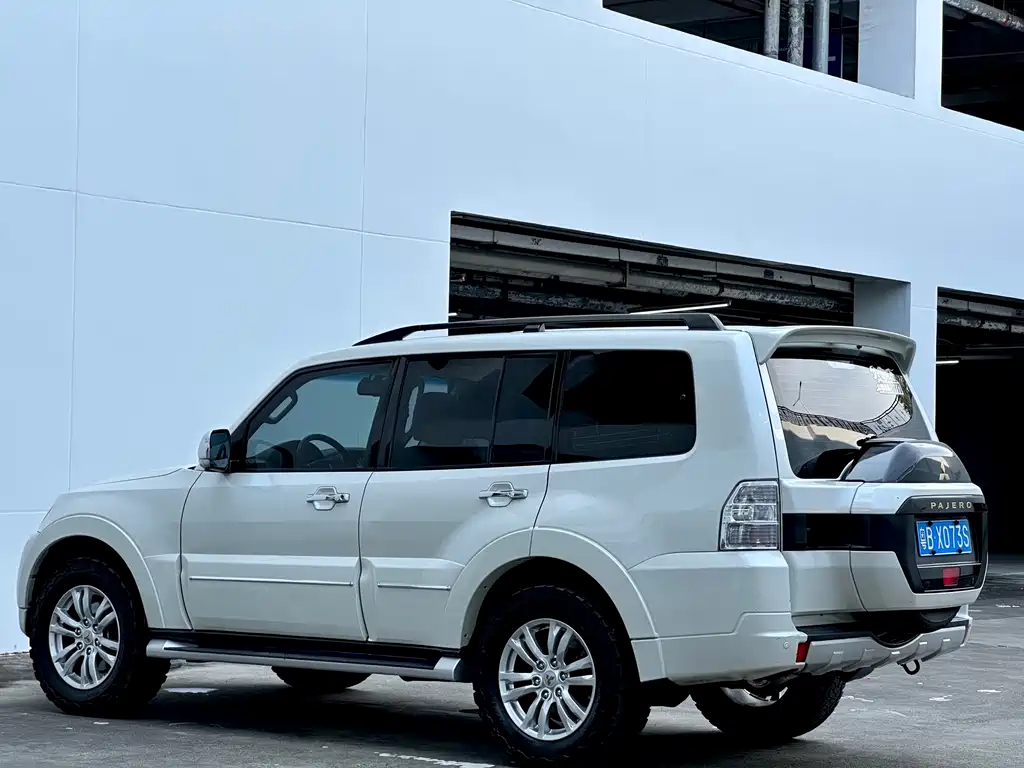 Mitsubishi Pajero (Import) — миниатюра 15