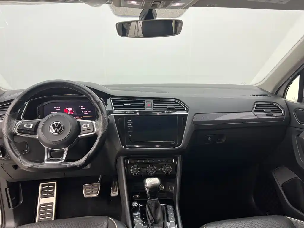 Volkswagen Tiguan L — миниатюра 10
