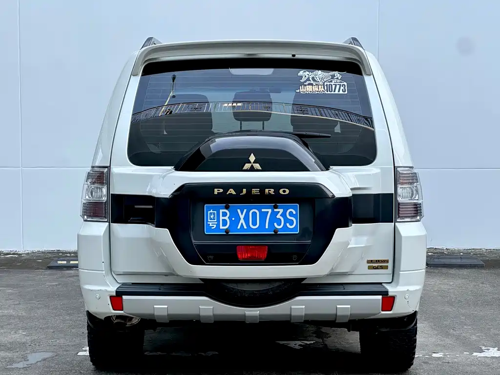 Mitsubishi Pajero (Import) — миниатюра 13