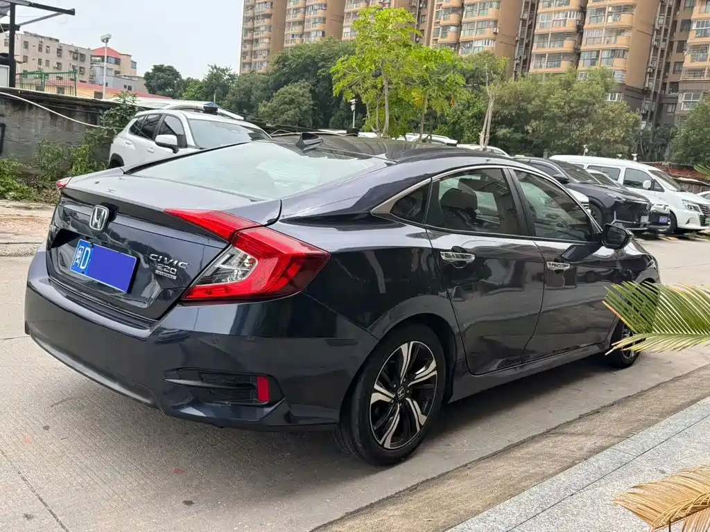 Honda Civic — миниатюра 4