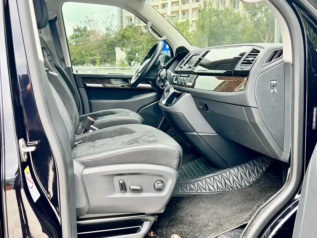 Volkswagen Multivan — миниатюра 8