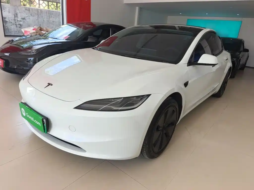 Tesla Model 3 — миниатюра 2