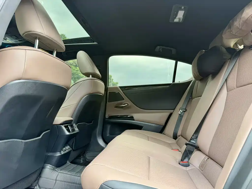 Lexus ES 2022 300h