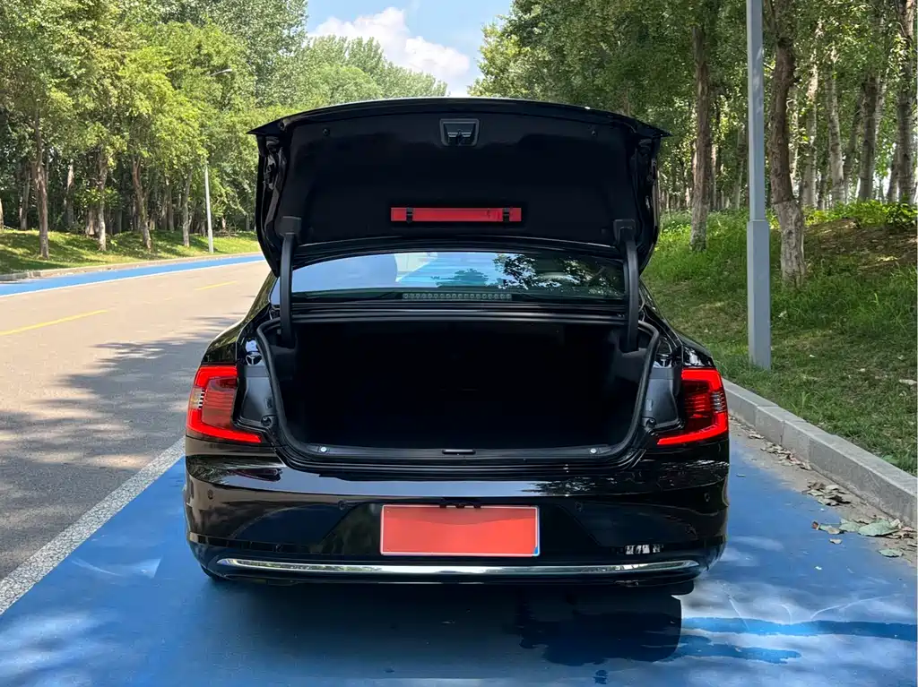 Volvo S90 2024 B5 Luxury