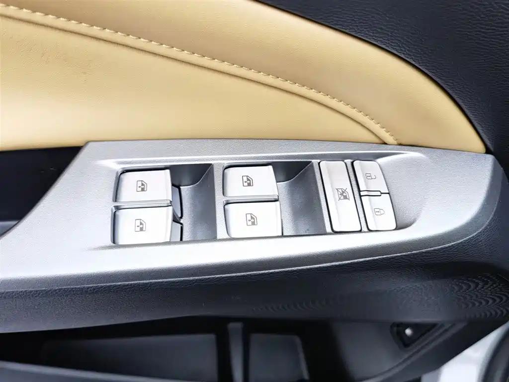 SAIC MAXUS CHASE G50 PLUG IN HYBRID