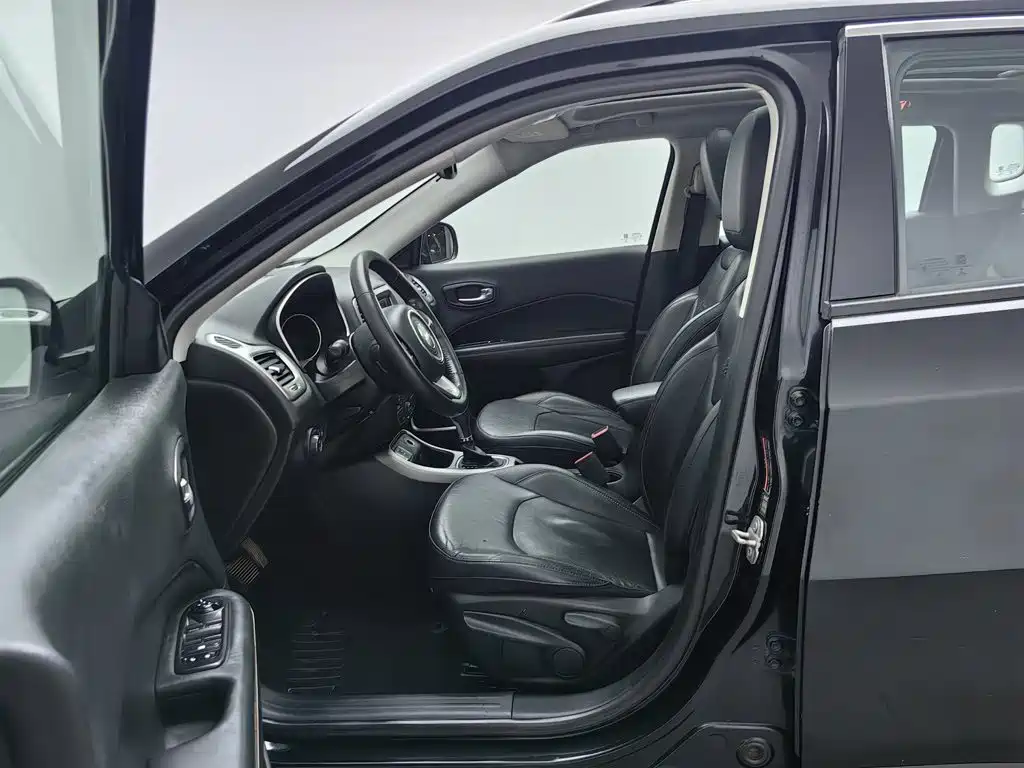 Jeep Compass — миниатюра 10
