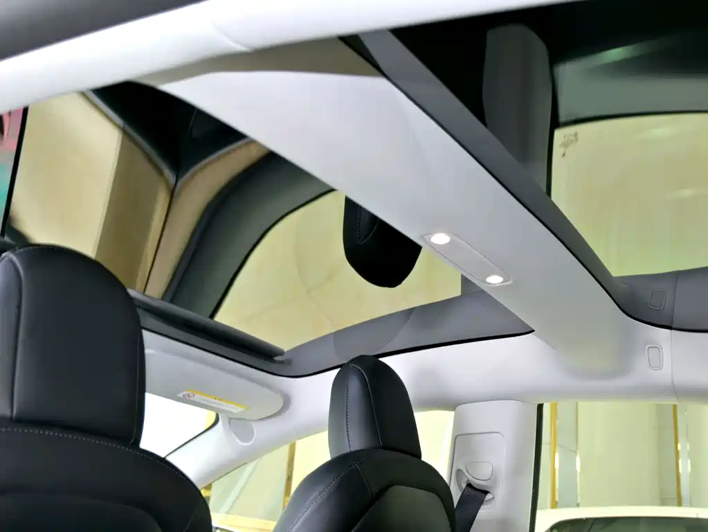 Tesla Model 3 — миниатюра 20