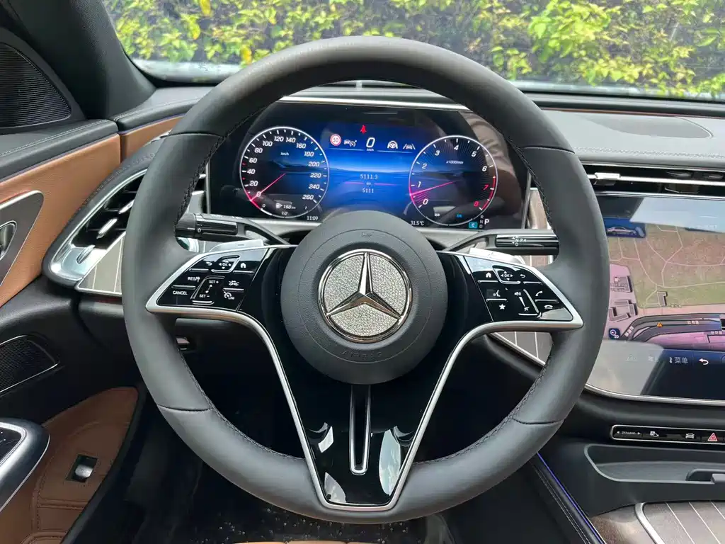 Mercedes-Benz E-Class — миниатюра 10