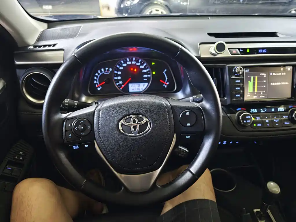 Toyota RAV4 — миниатюра 11