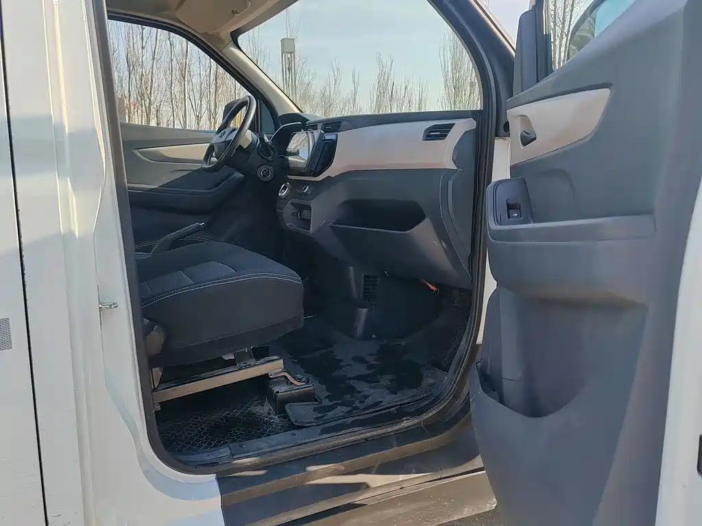 SAIC MAXUS CHASE EV30