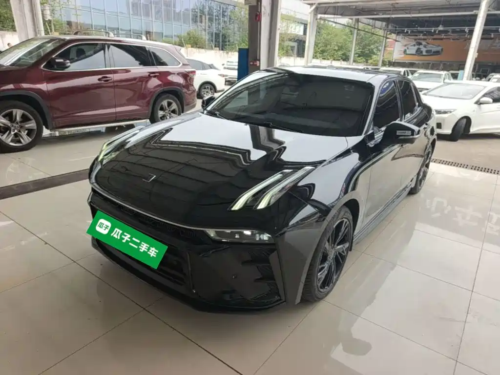 Lynk & Co 03
