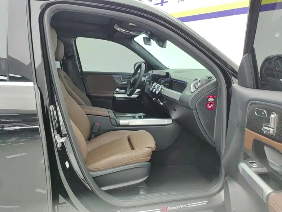 Mercedes-Benz GLB — миниатюра 8
