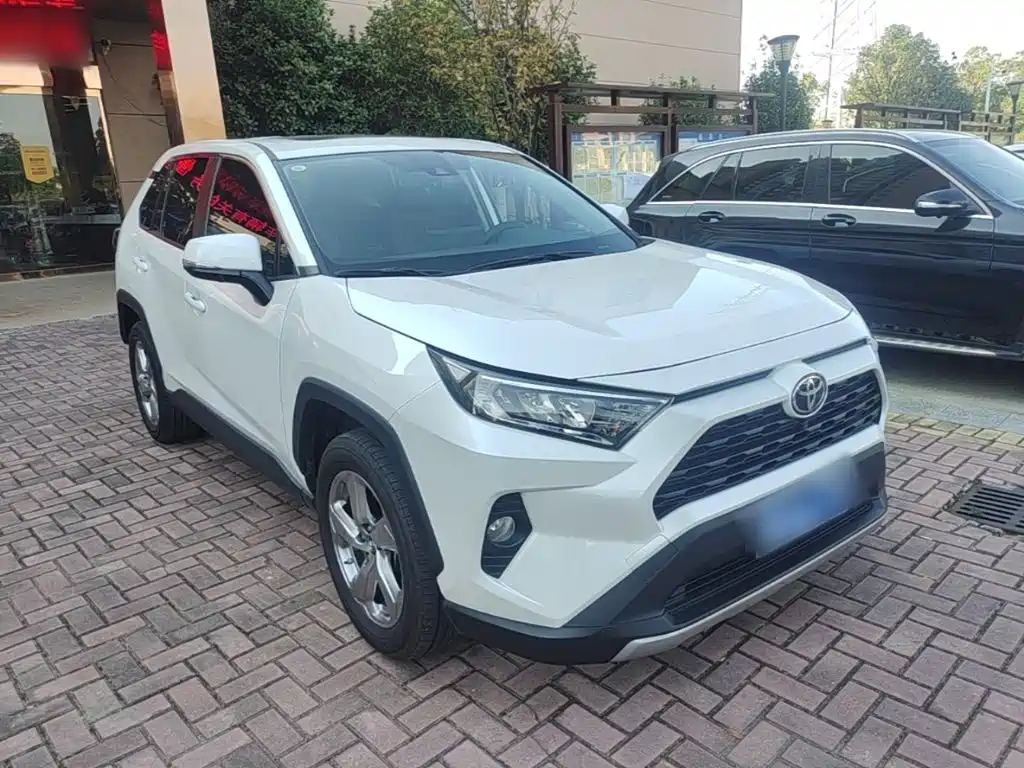 Toyota RAV4 — миниатюра 4
