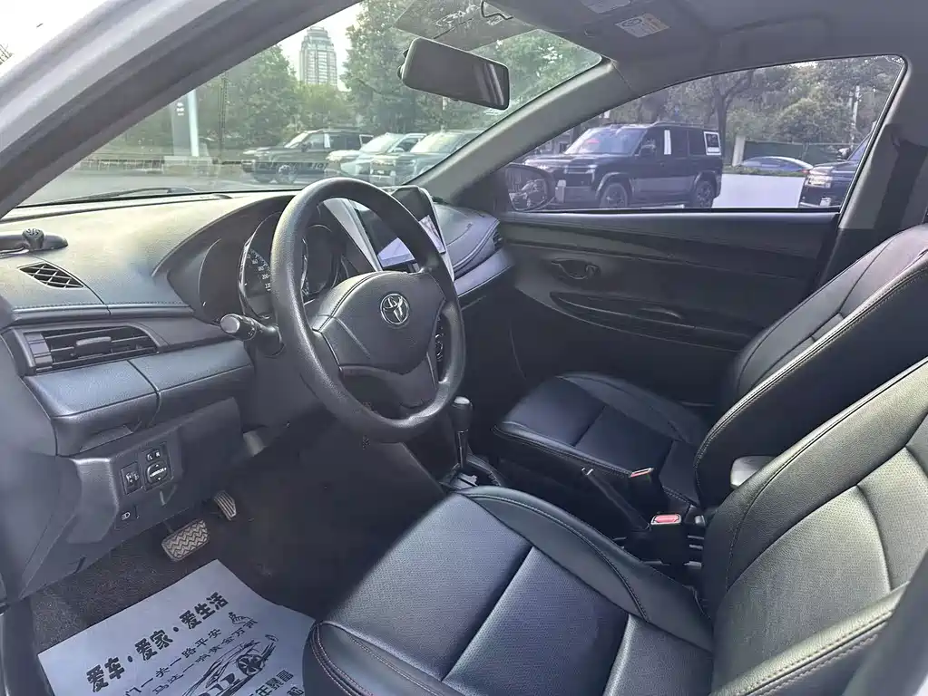 Toyota Yaris L - фото 5