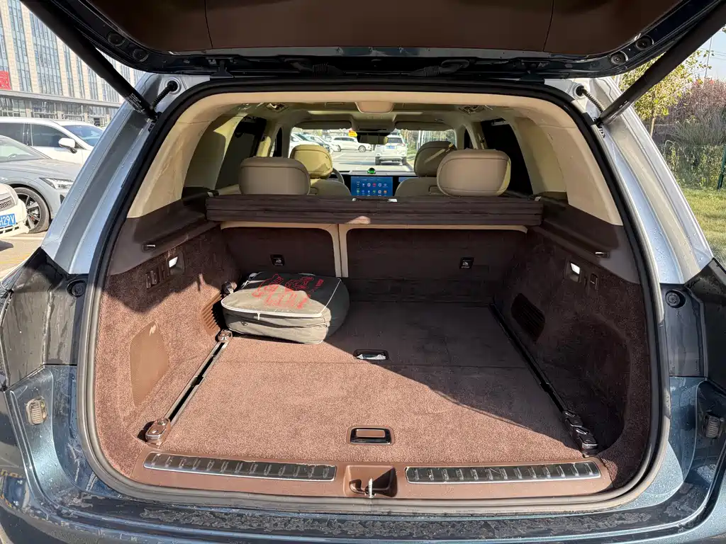 AITO ASK THE WORLD M9