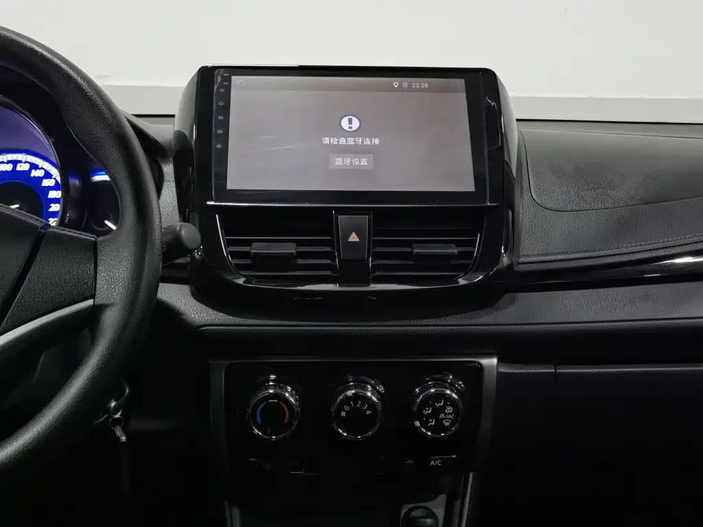 Toyota Yaris L — миниатюра 12