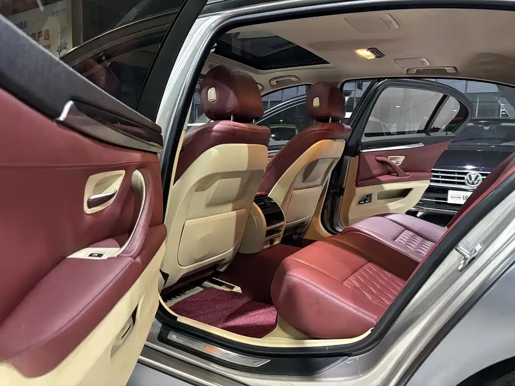 BMW 5 Series — миниатюра 9