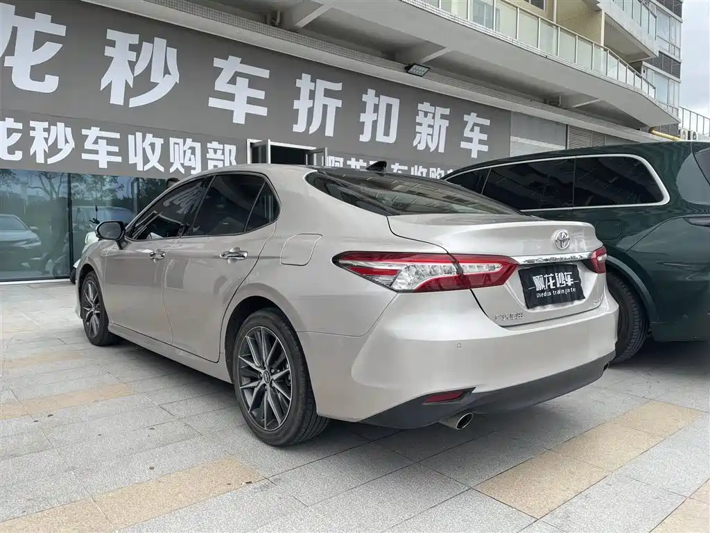TOYOTA CAMRY