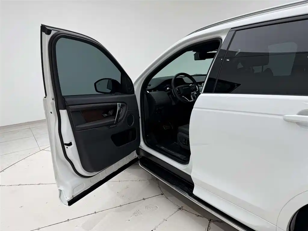 LAND ROVER DISCOVER NEW ENERGY SOURCES FOR SPORTS