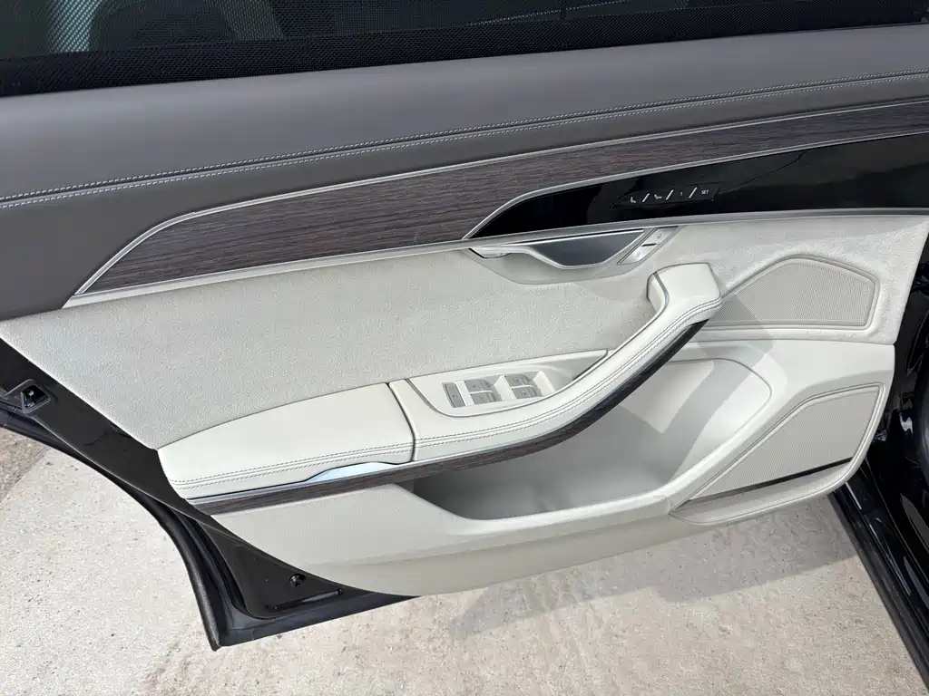 Audi A8 — миниатюра 11